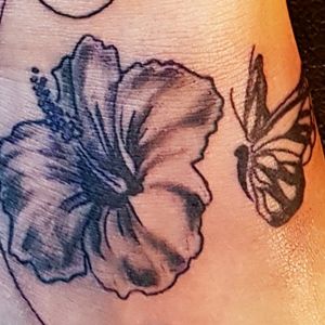 #tattoo #blacktattoo #hibiscus #hibiscustattoo #flowertattoo #butterflytattoo #inked #ink #tattoed #inkedgirls #legtattoo