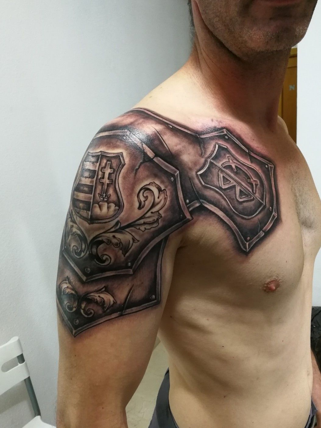 Pin by Олег on татоо  Body armor tattoo Shoulder armor tattoo Armour  tattoo