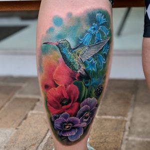 #hummingbirdtattoo #hummingbird #flower #flowertattoos  #watercolortattoos #watercolortattoo #tattoo #tattooart #tattoooftheday #realistic #realism #realismtattoo #realistictattoo #tattooart