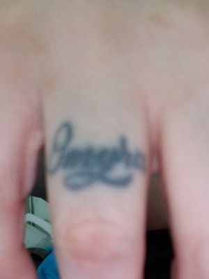 11 plus years ago I had my then gf name tattooed on my finger as a sign of love and devotion....big mistake but through this awesome app i found the right tattoo to cover up a rose with vines and thorns because ar first she was beautiful like a rose I mean the way she treated me and seemed..but then she grew thorns and vines all over her.