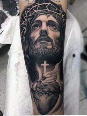 Jesus with crown and heart with cross