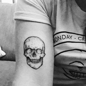 Skull by @tomtomtatts (Instagram) - Blackdot Tattoo, Glasgow