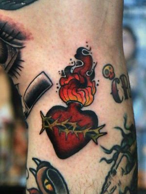 Sacred Heart filler 💕💕💕💕Follow me on Instagram 1tombrennan#heart #hearts #flames #oldschooltattoo #oldschooltattoos #newschooltattoo #newschooltattoo #sacredheart #oldschool 