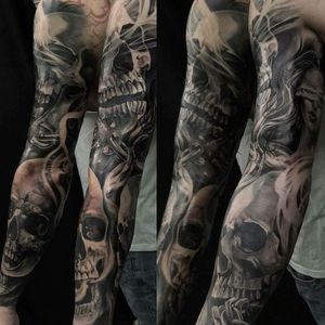 Done by Guillermo Pokaluk - Guest Artist  @needlearttattoo#tat #tatt #tattoo #tattoos #tattooart #tattooartists #blackandgrey #blackandgreytattoo #realistic #realistictattoo #skull #skulls #skulltattoo  #beautifultattoo #ink #inked #inkedup #inklife #inklovers #amazingink #amazingtattoo #instalike #instatattoo #instagood @tattoodo  #art #armtattoo #armsleeve #gorinchem #netherlands