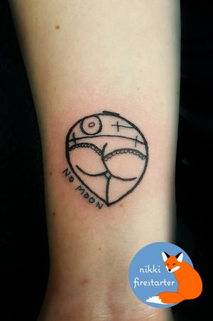 "That's no moon!" http://nikkifirestarter.com #starwars #tattoos #starwarstattoos #spacepanties #deathstar #nomoon #scifi #scifitattoos #butts #bootypic #bootypoppin #datass #buttstuff #nikkifirestarter #firestartertattoos #thetattooedlady #space #spaceship