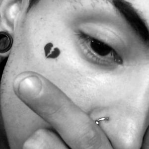 💔 #Tattoo #BlackWork #BrokenHeart #Emoji #Face #FaceTattoos #Corazon #Rostro #Cara