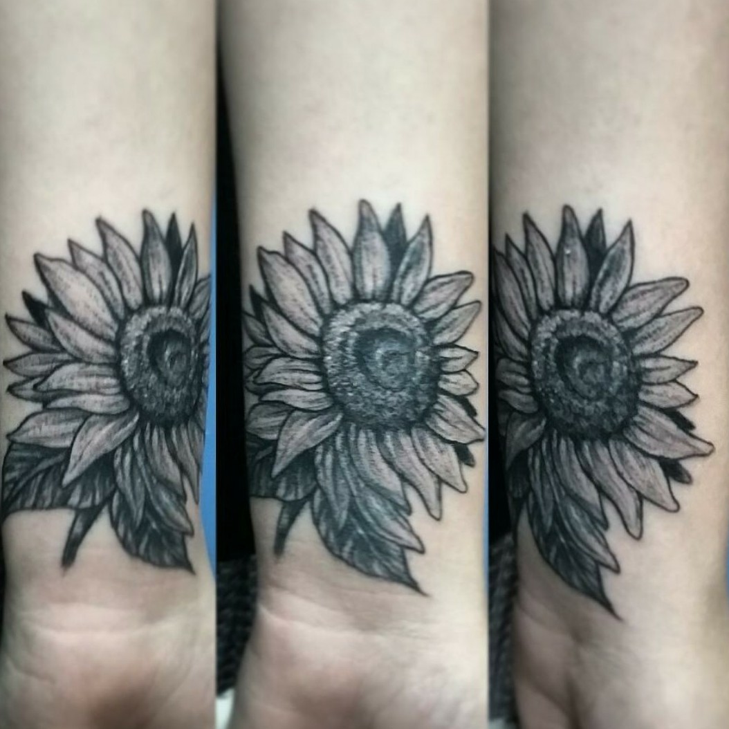 Explore the 5 Best Sunflower Tattoo Ideas (April 2018) • Tattoodo