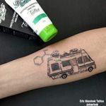 Trailer do seriado breaking bad. Contatos: 55 11 9.9377-6985 Tattoodo: Eric Skavinsk  Instagram: @skavinsk  . . #ericskavinsktattoo #extremeskincare #breakingbad #quimica #series #heisenberg #molecula #netflix #tattoosketch #designtattoo #drawtattoo #tattoodobr #tattoodo #tguest #tattooguest #trendstattoo #tatuagemmultimidia #drawing4tattoo #drawin #ttblackink #equilatera #tatuador #inkedinsta #ink #tatuaje #tattoodoapp