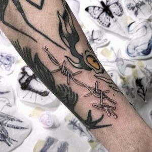 Tattoo by resident artist @silviaplacenta / via angelo maj 14/a Bergamo (ITA) / +39 3911391703 / manomortatattooparlour@gmail.com //    #handpoke #handpoked #handpokers #machinefree #bergamo #bergamocentro #bergamopiercing #bergamotattoostudio #tattooitaly #tattoosoftheday #tatuaggibergamo #sacredheart #blackandwhite #blackwork #blackworkers #besttattoo #besthandpokedtattoos #milano #italia #tatuaggi #italiantattooartists #handpokelombardia #handpokeditalia
