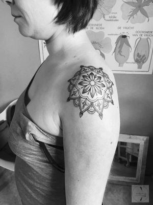 #mandala #mandalatattoo #shoulderpiece #dot #dotwork #ornamentaltattoo #fineline #tattooïne 