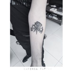 Instagram: @karincatattoo #karincatattoo #arm #world #compass #tattoo #tattoos #tattoodesign #tattooartist #tattooer #tattoostudio #tattoolove #tattooart #istanbul #turkey #dövme #dövmeci #design #tattedup #inked #ink #tattooed #small #minimal #little #tiny 