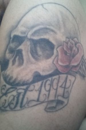 Skull with rose and script