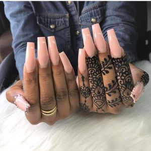 #fingertattoos #henna #nails #tattoo2me  #beautiful #black #pink 