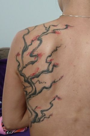Water colored Cherry Tree, the start of my bassguitar tree. The bassguitar is yet to be tattooed.