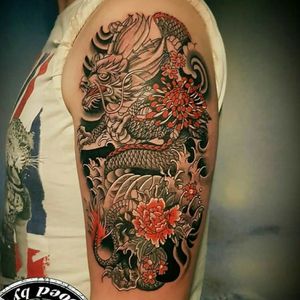 Deuxième tatouage en vue de faire une manchette type japonais traditionnel #Arm #dragon #dragontattoo #redandblack #inkboy #Japan #japanesetattoo 