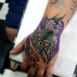 Call of cthulu.🔥 Horários disponíveis 🔥🏢Rua Dr. Alfredo Barcelos, 16 - Olaria. ☎️ (21) 98145-2755💻 guilhermesalles.mct@outlook.com 📩 Direct...#tattoo #tattooartist #ink #inked #tattooed #tattooist #tatuagem #nofilter #tattooflash #cthulu #illustrative #illustrativetattoo #callofcthulu #metallica #metallicatattoo