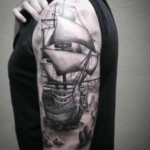 Super fun ship-#tattoo #ship #shiptattoo #boat #boattattoo #pirateship #realistic #realistictattoo #realism #3dtattoo #desert #blackandgrey #greywash #ocean #ink #newtattoo #besttattoo #inked 