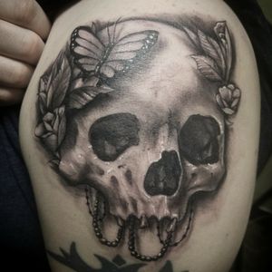 Fun skull! #tattoo #skull #skulltattoo #flowers #skullandflowers #leaves #realism #realistictattoo #realism #realistic #realismtattoo #blackandgrey #blackandgreyskull #ink #tattooartist