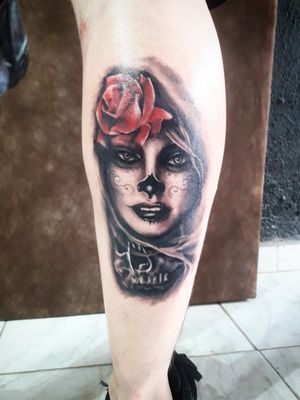 Catrina!!#catrina #tattoos #tattooed #electricinkpen #electricink #everlastcolors #realistictattoo #galeriatattoo #realismo #blanckandgray #rose #rosa #red #tattoo2me #tattoodo #Osasco #tatuagem #ink #inked #nature #tatuagemsp #tatuagemosasco #photo #brazil #Caveira 