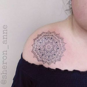 By sheron_anne #mandala #mandalatattoo #finelinetattoo #fineline #dotworktattoo #pontilhismo #pontilhismotattoo #dorwork #braziliantattooartist #sheronanne #sheronannetattoo #curitiba #florianopolis #riodejaneiro #RJ #Brasil