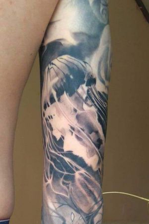 A jellyfish tattoo, done in Norway by an artist named Biex at Tattoo Tom studio🤙#tattootomstudio #biextattoo #jellyfishtattoo #jellyfish #sleeves #norwegian 