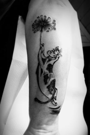 #germantattooers #followforfollow#artist #instagood #arm #tattoo by Simone #instatattoo #tattooedgirl #follow #frau #followme #kuh #beautiful #beautifulink • #intenz#ink Tattoo #tattooartist #tattoos #mindblowing #follower #fliegen uploaded #pusteblume