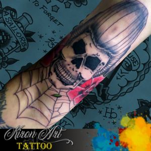 Skull old school que rolou aqui#tattooartist #tattooart #tattoo #arte  #kironarttattoo #skulltattoo #skull #skulls #oldschooltattoo 
