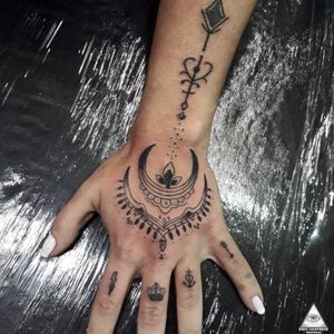 #ericskavinsktattoo #EricSkavinsk #ornamentaltattoo #tattooornamental #tattoohands #indiantattoo #inked #saopaulo #brasil 