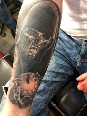 Fred-ink tattoo, Amiens FR#art #skull #skulltattoo #faucheuse #blackAndWhite #time #horrorart #horrortattoo #arm #france #realistic #tattooboy 