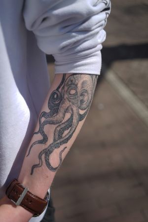 Octopus Tattoo #octopus #octopustattoo #tentacles #lineworktattoo 
