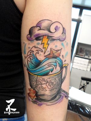 Une autre tasse 'Strom in a teacup' personnalisée pour Emma, photo prise 3j après la séance de tattoo (les rougeurs ont disparu)An other "Storm in the Teacup" custom made for Emma 😄🍵⚡☔:-)(Photo shot 3 days after the appointment - no redness anymore)#tempete #storm #stormtattoo #umbrella #rain #teacup #tea #tealover #whale #whaletail #teacuptattoo #mug #tartan #checked #plaid #plaidpattern #waves #tattooartist #zeldabjj #zeldablackjeanjacques #inked #inkedup #inkedupgirls #tattoo #tatouage #colortattoo #tattooart #girlswithtattoos  done during a guest week 23>28 jan. @ Arxe tattoo studio Lyon FRANCE