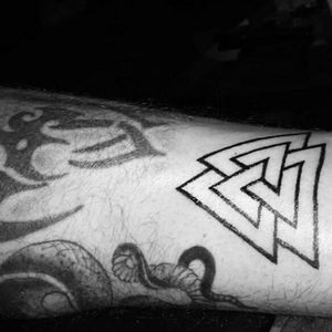 Valknut. The will to die for a cause. Viking style. #viking #vikingtattoo #Vikings #valknut #Valknut 