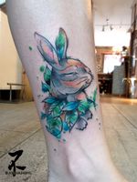 Premier tattoo fait en guest à🍁 MTL tattoo Nord🍁. Merci à Adeline pour ce projet tout choupi-doux.🐰🌿🍃💛 #cute #rabbit #rabbittattoo #leaves #nature #vegetal #dwarfrabbit #lapin #lapinnain #kawaii #mignon #choupi #watercolor #watercolortattoo #colortattoo #colorfulllife #colorfull #tattoo #inked #inkedupgirls #zeldabjj #zeldablackjeanjacques #tattooart #tattoomagazine #tattooartist #girlswithtattoos #tatouagecouleur #tatouage #ankletattoo