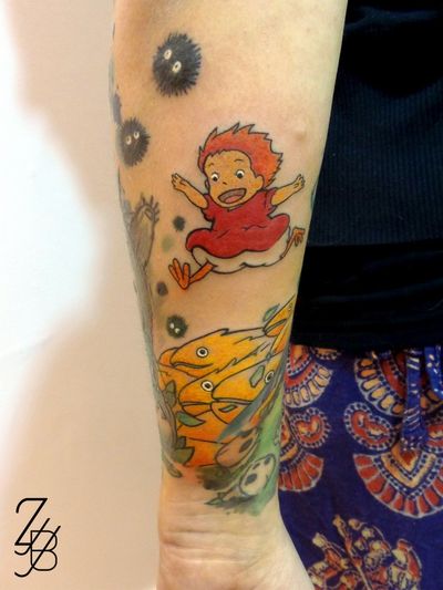 Petit 'gap filler' Ghibli pour combler un vide restant sur l'avant bras de ma cliente fait chez Free Bird Tattoo Shop avec la photo c'est mieux...🤣 #ponyoonthecliffbythesea #mangatattoo #manga #ponyo #gapfiller #otaku #otakuworld #colortattoo #ghibli #ghiblistudio #ghiblitattoo #ghiblifilms #ghiblifan #zeldabjj #zeldablackjeanjacques #tattoodrawings #tattooartist #tattooart #tattoolover #graphictattoo #watercolortattoo #guestartist #tattoosnob #tattoolife #tattooartmag #tattoosketch #tattooink #inkedup