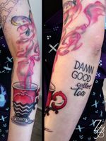 Le tatouage Twin Peaks ! Qui fera la commande de la femme à la bûche ? #twinpeakstattoo #twinpeaks #cupoftea #tea #gooddamncoffee #coffee #cupofcoffee #teatattoo #coffeetattoo #zeldabjj #zeldablackjeanjacques #colmartattoo #colmar #alsacetattoo #tattoodesign #tattooartist #tattooart #tattoolife #tatouage #ink #inked #inklife #bodyart #tattooedgirl #neotradeu #neotrad #neotraditionaltattoo #neotradtattoo #neotradstyle #neotradsub