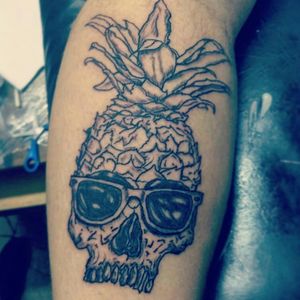Una 🍍 media creeepy #tattooart #skulltattoo #trophy #blanckandwhite #creepy #creativetattoos 