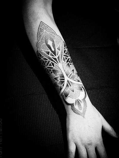 #dotwork #blackwork #sacredgeometry #geometric #geometry #dot #mandala #pattern #patterntattoo #mandalatattoo #dotworktattoo #blackworktattoo #geometrictattoo #sacredgeometrytattoo #sacredgeometric #dottattoo 