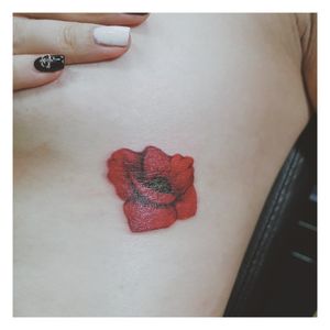 Poppy #red #redink #traditionaltattoo #flowertattoo #poppytattoo #tattooart 
