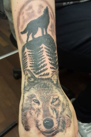 Wolf handbanger#wolf #wolfhead #wolves #blackandgrey #blackandgray #tattoooftheday  