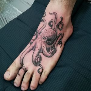 #Fun little foot #Octopus designed and inKed by K #tattoo #ink #tatttoos #worldfamousink @worldfamousink @eikondevice @tattoodo #eikondevice #greenmonster #tattooaddictsouthafrica #gunwax #thelightningstation #tam #tattoodo #inkbe #octopus #octopustattoo #foottattoo
