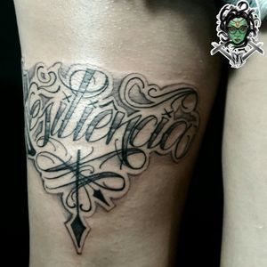 #NaneMedusaTattoo #resilience #resiliencia #tattoo #tatuagem #tattooart #tattooartist #tattoolover #tattoodoBR #riodejaneiro #tatuadora #lettering #letteringtattoo #caligraphy #caligraphytattoo #tatuadoras 