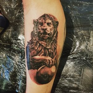 My second tattoo carrying on the Greek statue theme on my left leg.