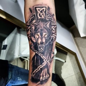 Lobo #tattoo #wolf #lobotattoo #armtattoo #forearm #blackandgrey #electricink #brasil #blackandgreytattoo 
