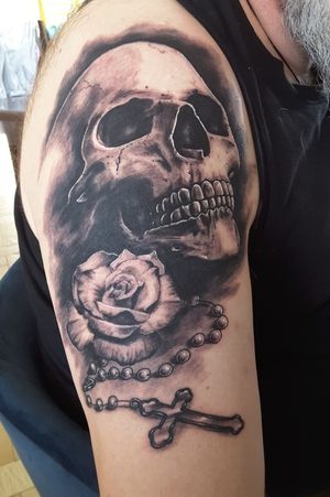 My third tatoo, thanks Parker #skull #roses 