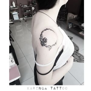 🍃 Instagram: @karincatattoo #karincatattoo #shoulder #arm #flower #botanical #tattoo #tattoos #tattoodesign #tattooartist #tattooer #tattoostudio #tattoolove #tattooart #istanbul #turkey #dövme #dövmeci #design #girl #woman #tattedup #inked #ink #tattooed #small 