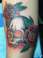 American traditional skull and roses
