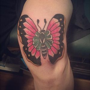 #oldschool #moth #traditionaltattoo #knee Jordon SadowyVoid tattoos 