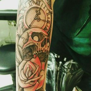 Done at Lez'arts du Corp, in Château Thierry by Damien #dot #skull #watch 