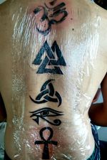 Black Work tattoo #odin #HorusEye #BlackworkTattoos #blackworktattoo #simbols #simbologia #om #costas #odintattoo #nordicgods #ankh #egipciancross #egipciantattoo #NordicTattoo 
