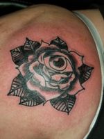 I, Rose #eye #eyetattoo #rose #rosetattoo #flower #flowertattoo #blackandgrey #blackandgreytattoo #bronctattoomachine #tattoo #tattooartist #tattooapprentice #tattooshop #tattoolife 